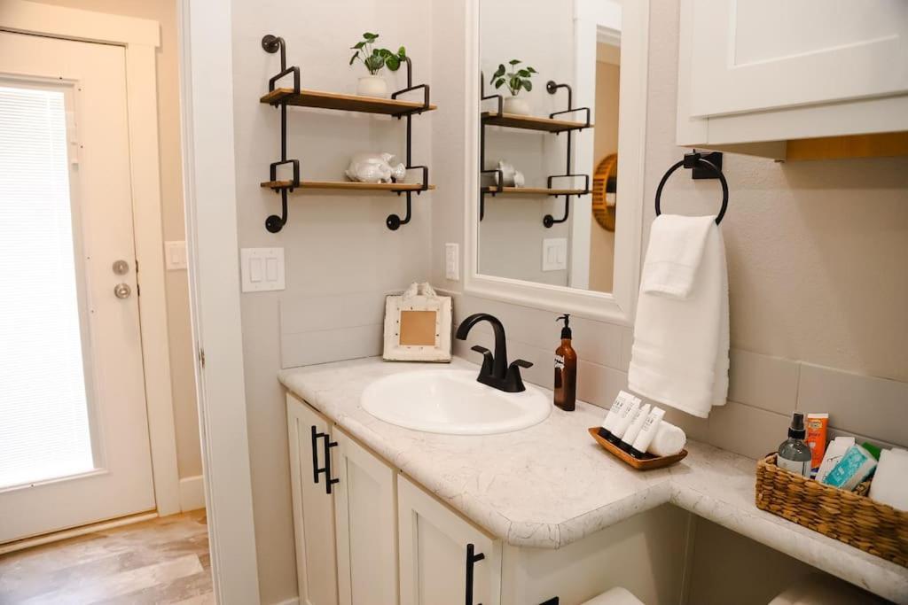 Villa The Little Getaway-Sleeps 4, Firepit, Pet Friendly Pottsboro Esterno foto