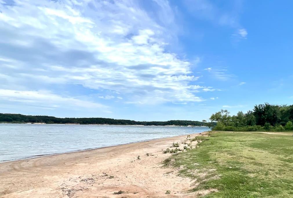 Villa The Little Getaway-Sleeps 4, Firepit, Pet Friendly Pottsboro Esterno foto